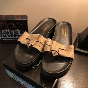 Donald Pliner Distressed Sand Metallic Fifi Sz 9.5